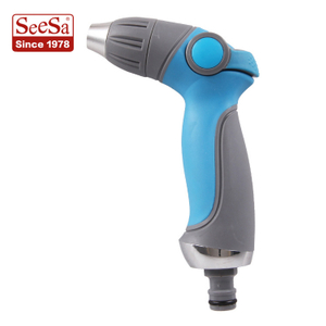 使用 TPR ABS 软管喷嘴从雾气调节为强大的水流 